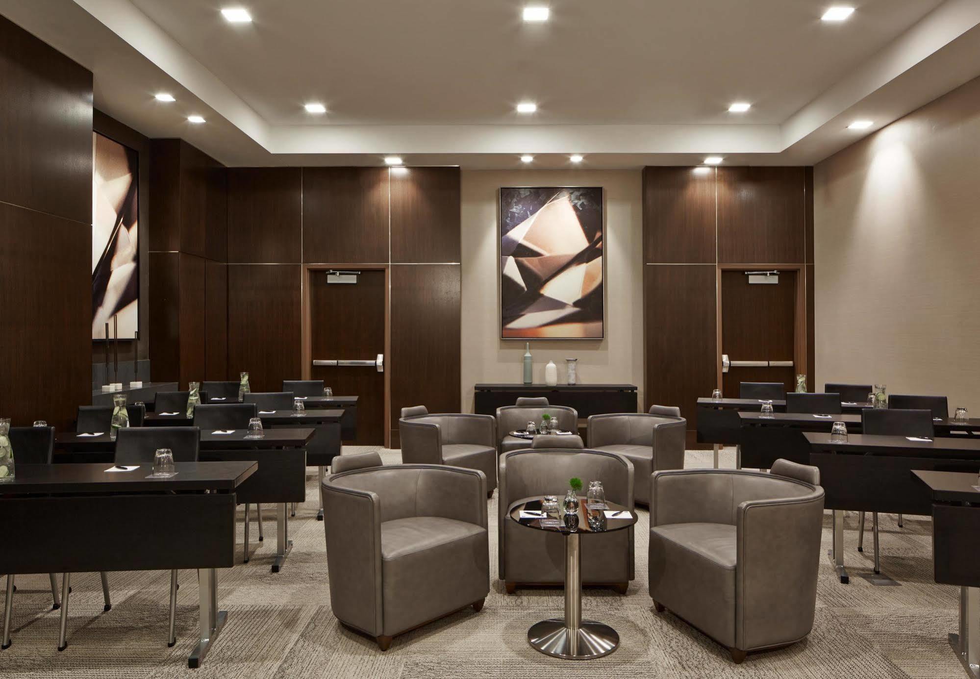 Ac Hotel By Marriott Minneapolis Downtown Екстериор снимка
