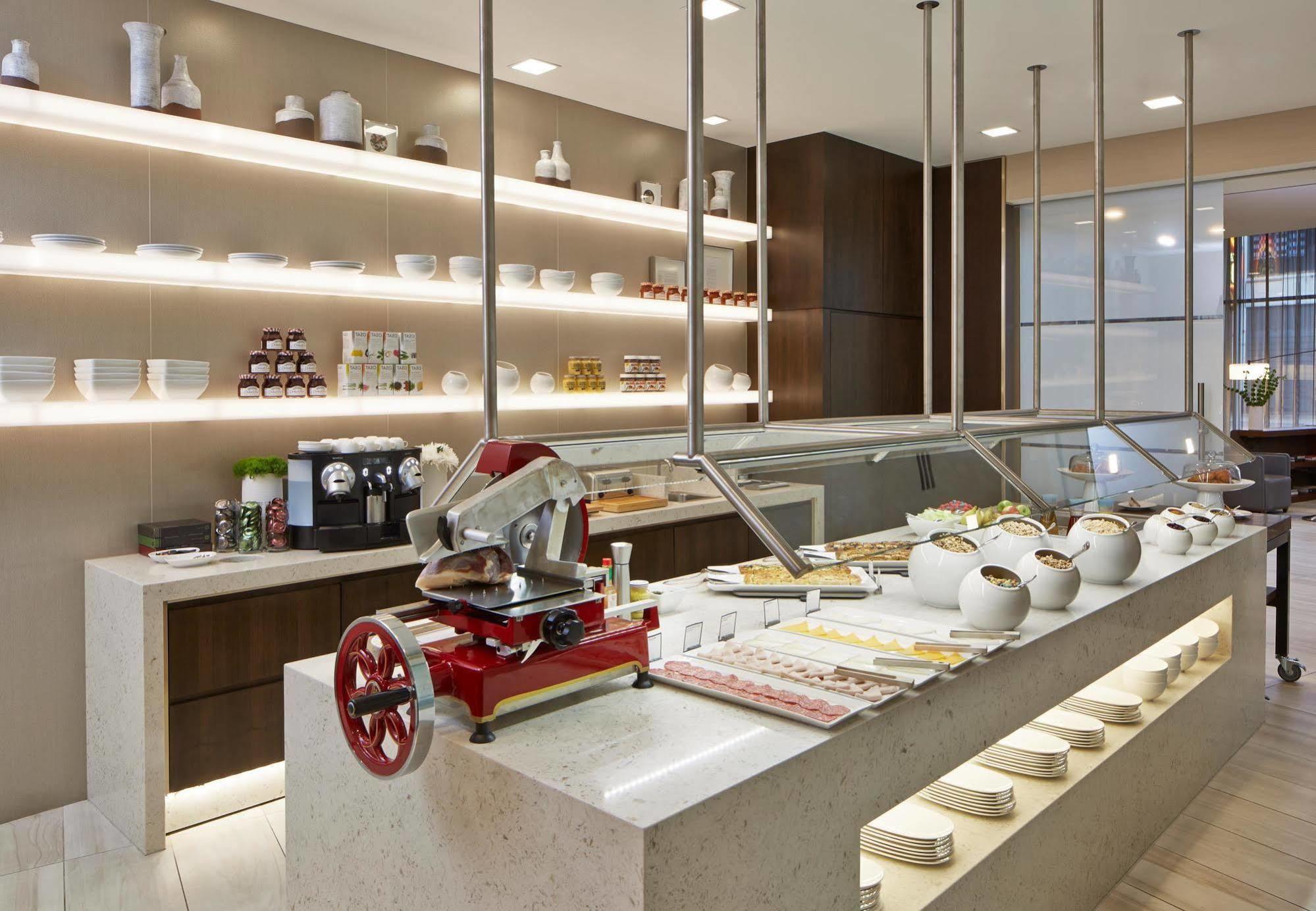 Ac Hotel By Marriott Minneapolis Downtown Екстериор снимка